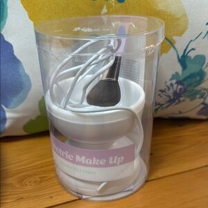 White Electric Makeup Brush Cleaner